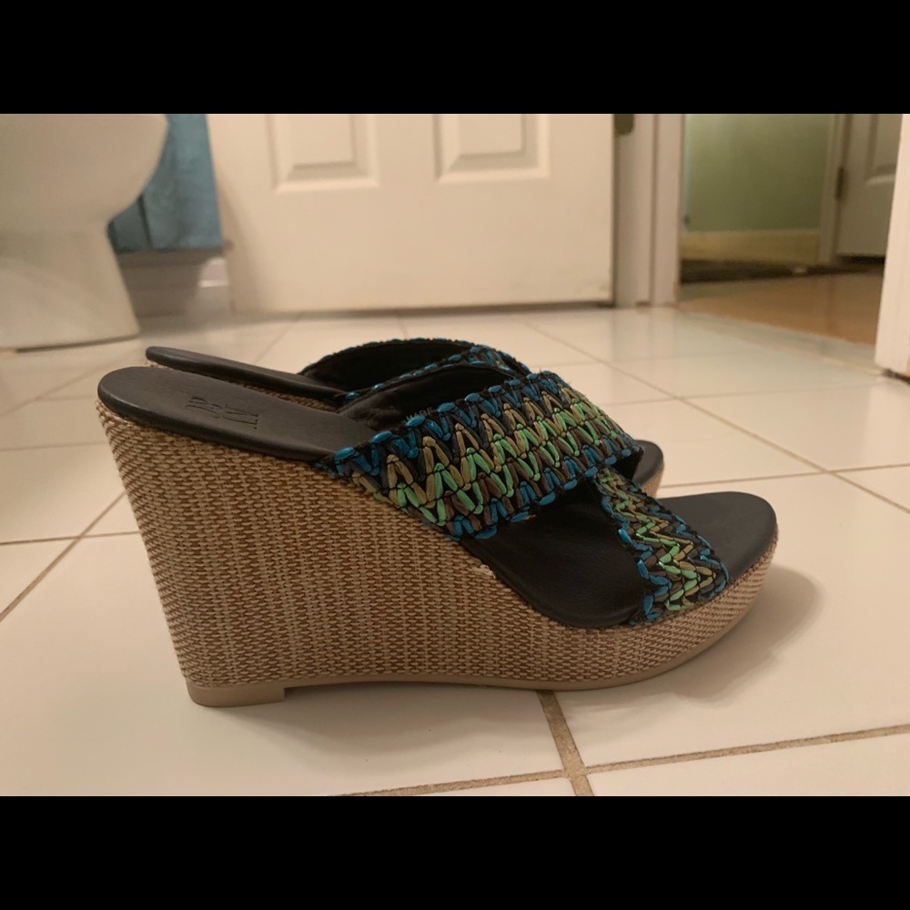 New York and Company blue and multicolor wedges